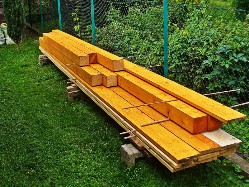 ebeniste-REVEST LES ROCHES-min_boards_the_rafters_joinery_tree_painting_wood_colored_paint-871508